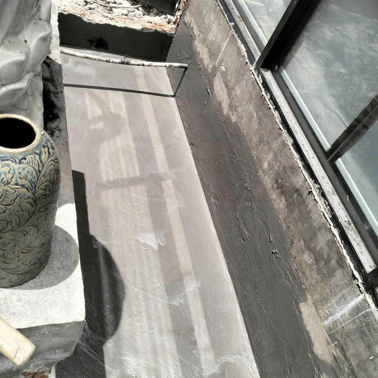Xử lý chân tường, góc tiếp giáp sàn bằng vật liệu chống thấm gốc xi măng