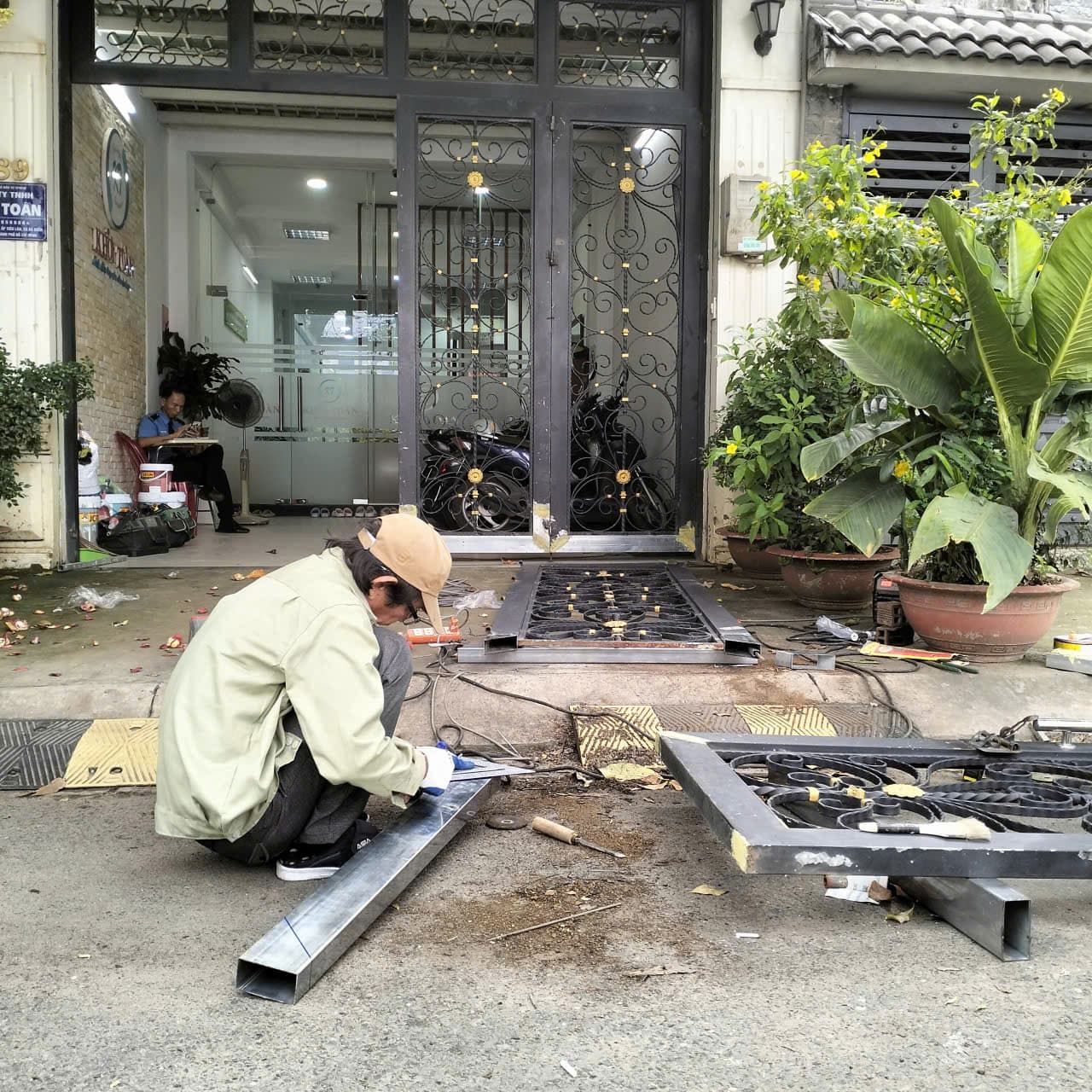 Tổ thợ điện nước – điện lạnh – cửa sắt